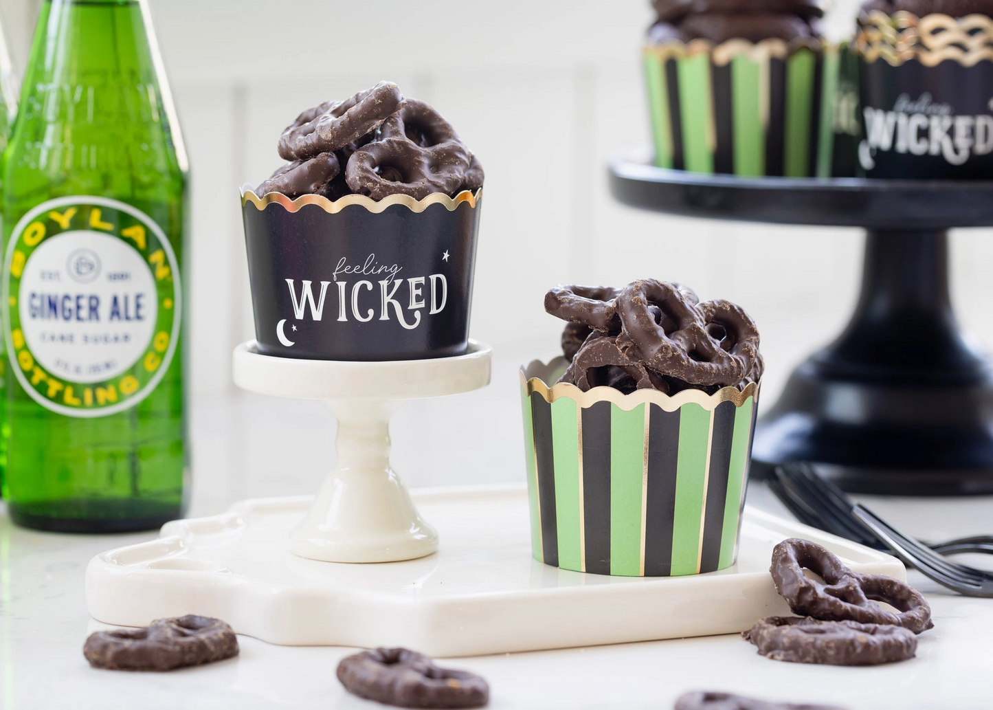 Foiled Something Wicked 5 oz Baking Cups