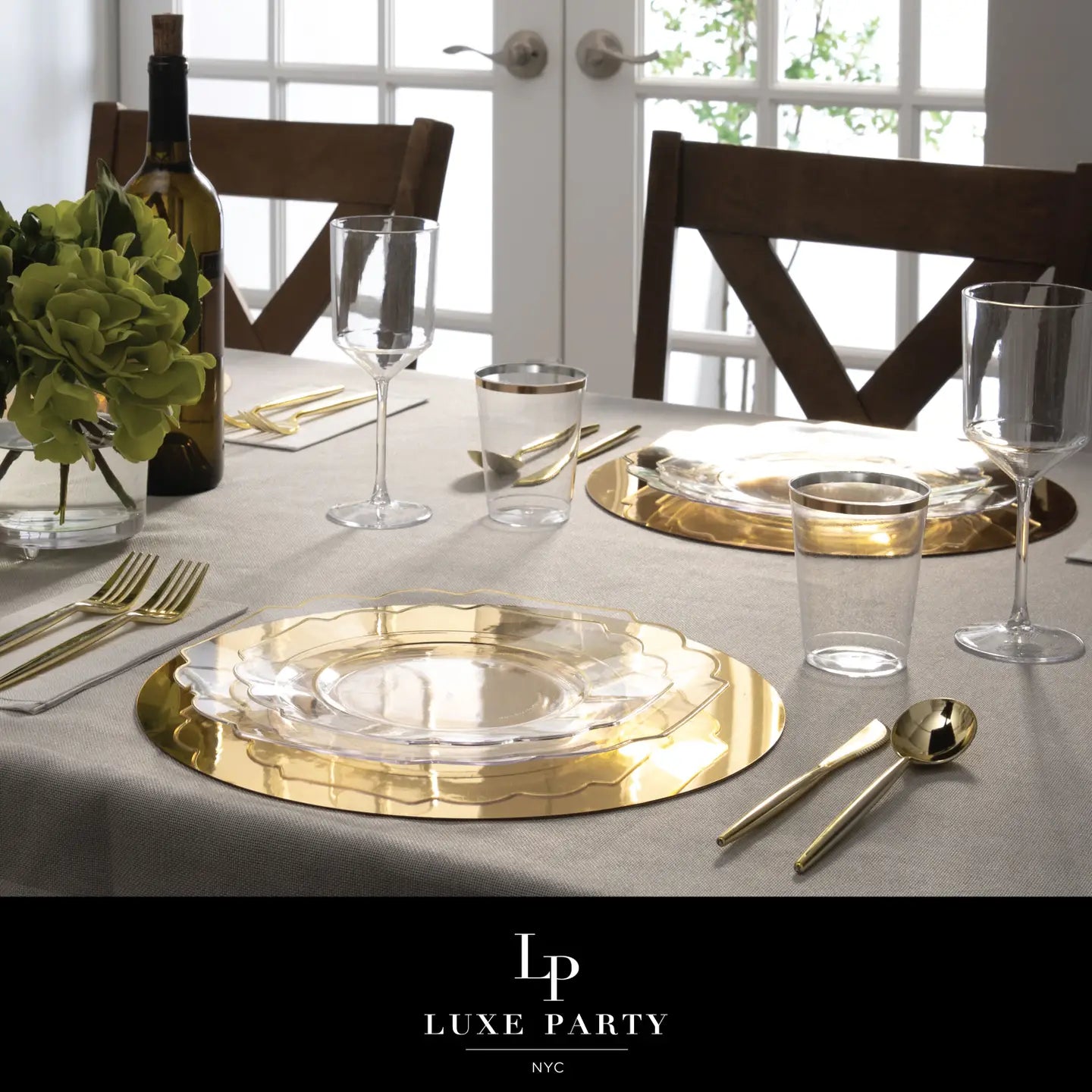Scalloped Clear w/ Gold Plastic Dinner Plates