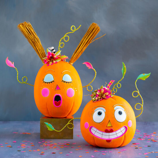 Bumpkin Betty & Gossip Gourdy Display