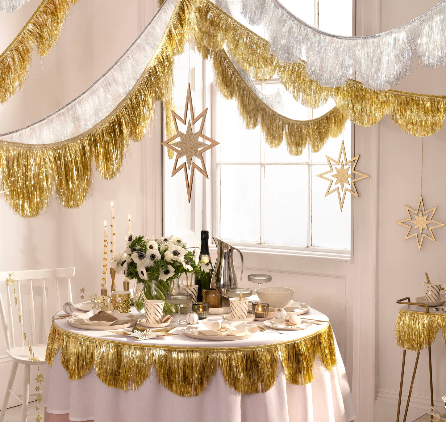 Silver Iridescent Tinsel Scalloped Garland