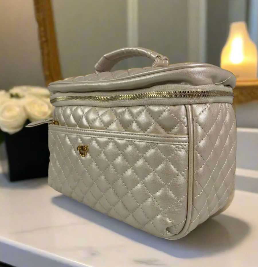 Classic Train Case - Pearl Quilted