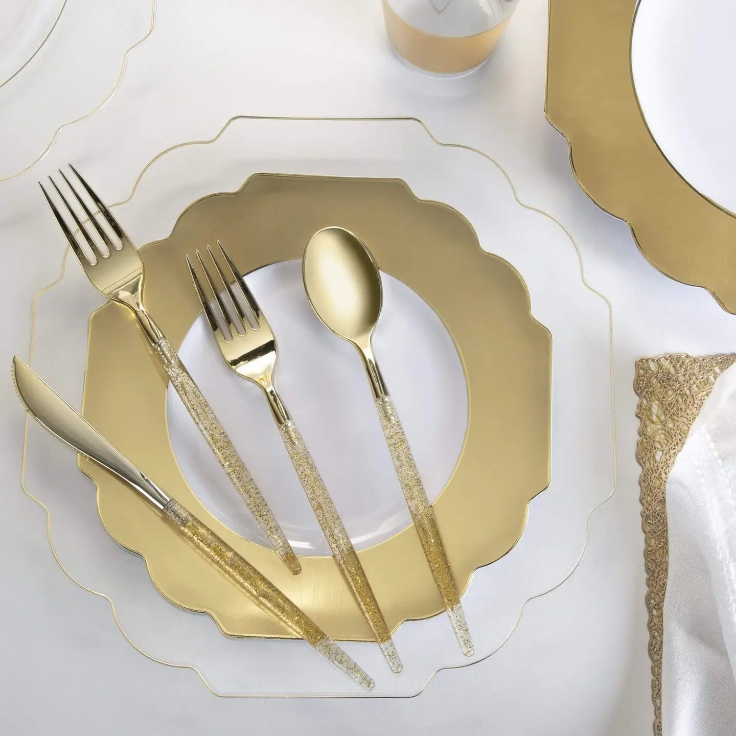Scalloped Clear w/ Gold Plastic Dinner Plates